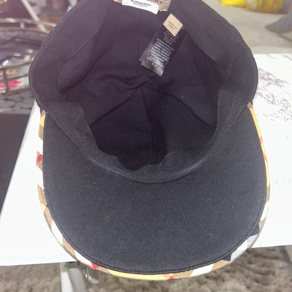 Burberry Black Hat Looks Brand New Without a Tag & Price attached - Picture 8 of 8